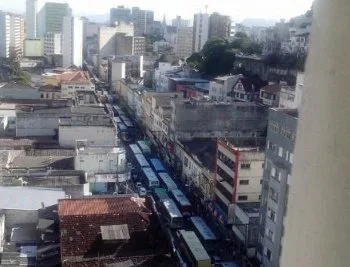 Trânsito no Centro de Vitória é liberado após uma hora de bloqueio devido a protesto