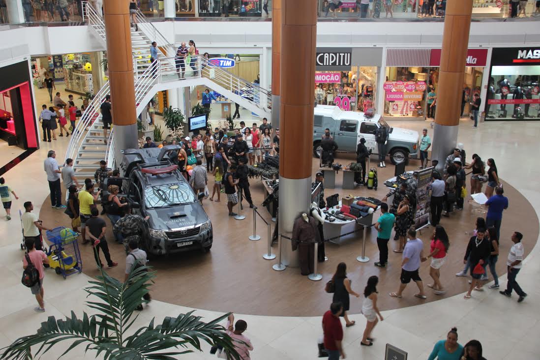 Polícia Militar promove exposição no Shopping Vitória