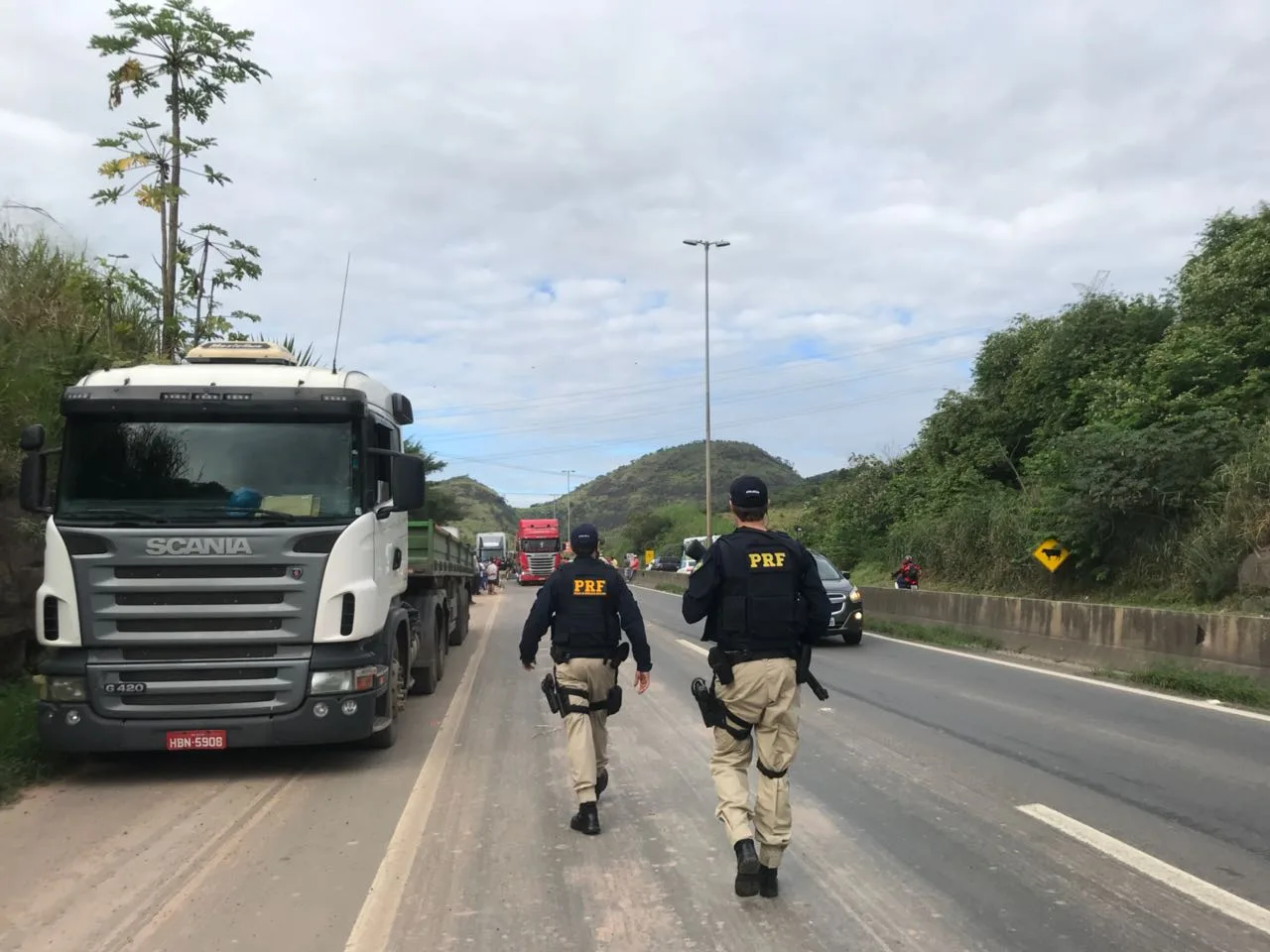 PRF registra interrupção de rodovias por caminhoneiros em 17 Estados