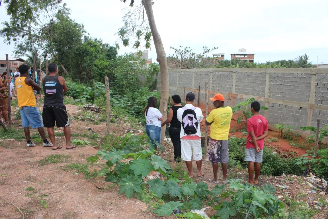 Corpo de homem desaparecido há três dias é encontrado em valão em Guarapari