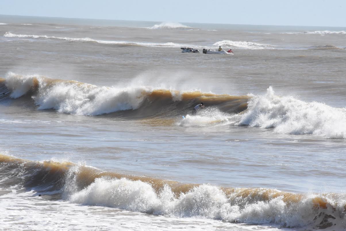 Ciclone extratropical vai formar ondas de até 4 metros e ventos de 75 km/h no ES, diz Marinha