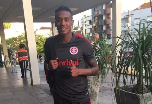 Inter confirma lesão no tornozelo e Edenilson é desfalque contra o Palmeiras