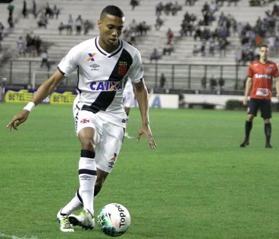 "Temos que olhar com atenção para o 5º colocado", diz lateral do Vasco