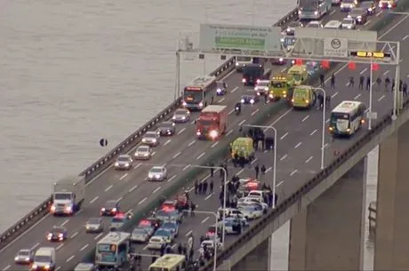 Sequestro de ônibus na ponte Rio-Niterói domina redes sociais brasileiras