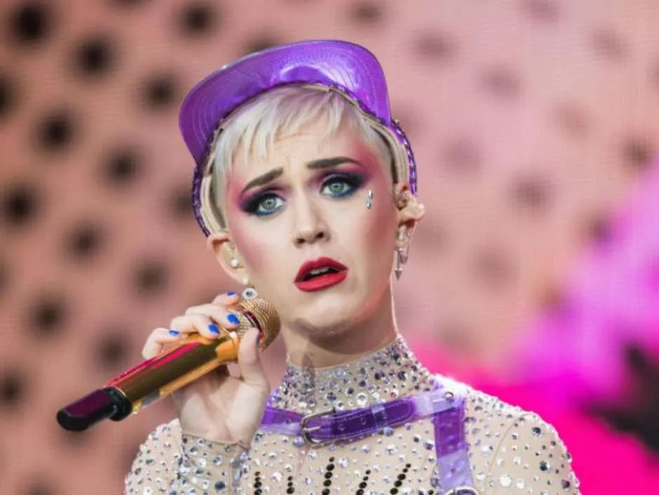 Katy Perry plagiou música 'Dark Horse' de rap cristão, decide Justiça