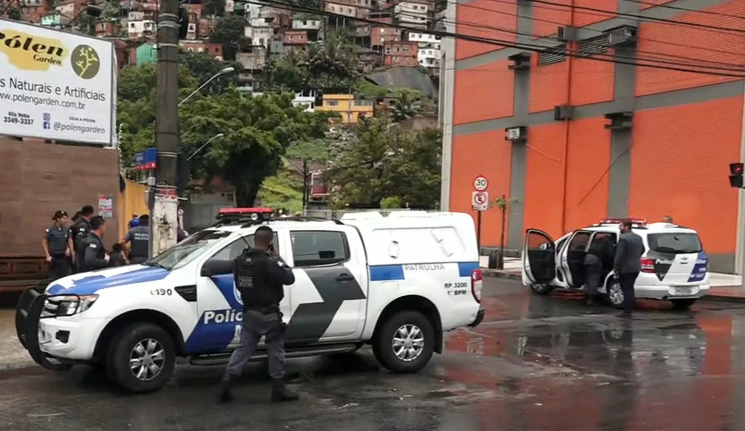 Bandidos voltam a trocar tiros com a polícia na Leitão da Silva