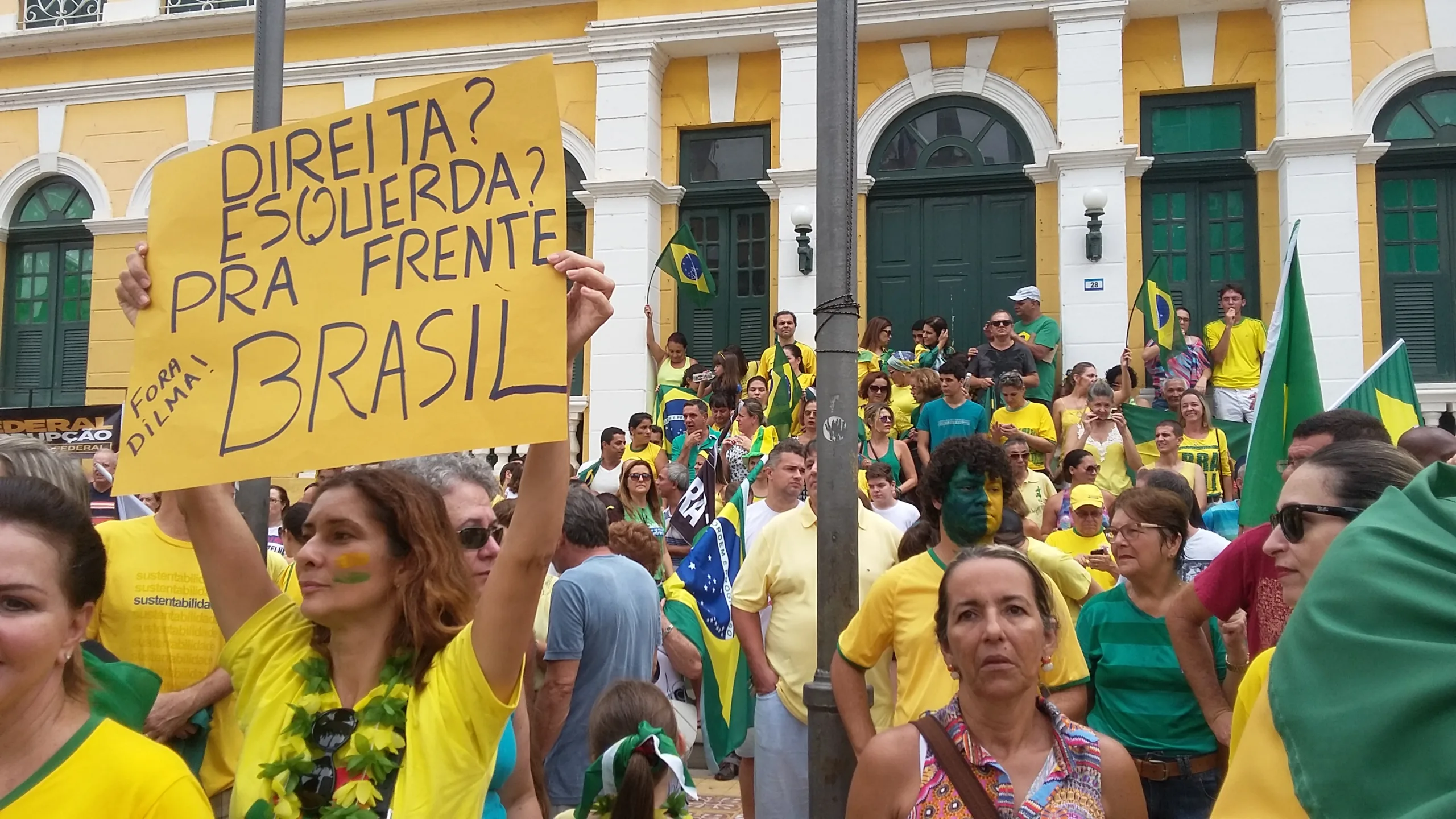 Ato leva 2,5 mil cachoeirenses às ruas para protestar contra o governo Dilma