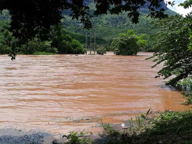 Nível do Rio Doce cai lentamente deixando a população aliviada