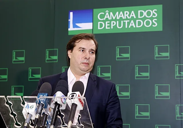Maia reforça prioridade de agenda econômica e cassação de Cunha na Câmara