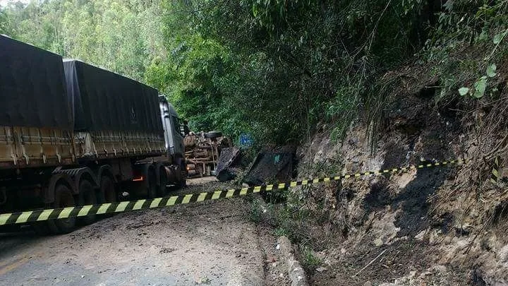 Feriado prolongado começa com acidentes nas rodovias federais no Espírito Santo