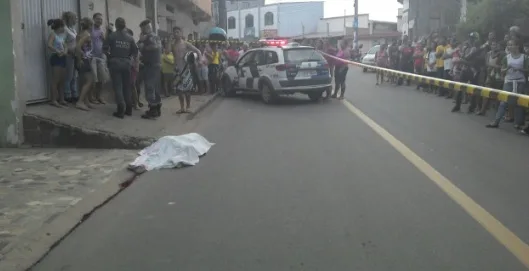 Costureira é assassinada após deixar filha na escola em Cariacica