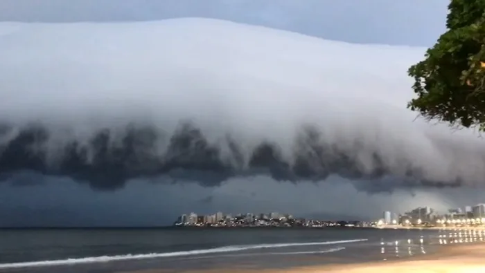 Nuvem rolo: fenômeno chama atenção de moradores de Guarapari. Saiba como ele acontece!