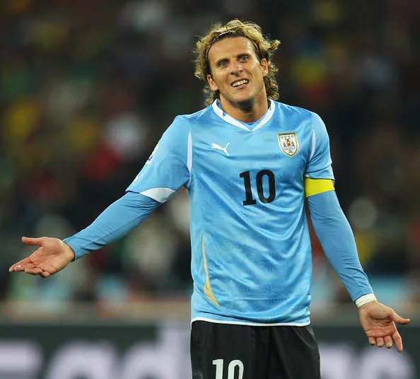 Diego Forlán anuncia aposentadoria da seleção do Uruguai