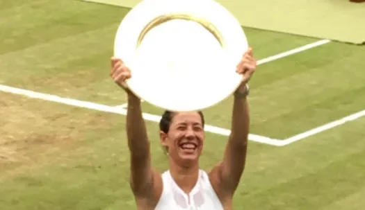 Com 'pneu', Muguruza arrasa Venus e se sagra campeã de Wimbledon