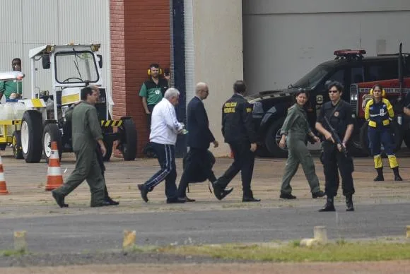 Extraditado, Pizzolato chega ao Brasil para cumprir pena do mensalão