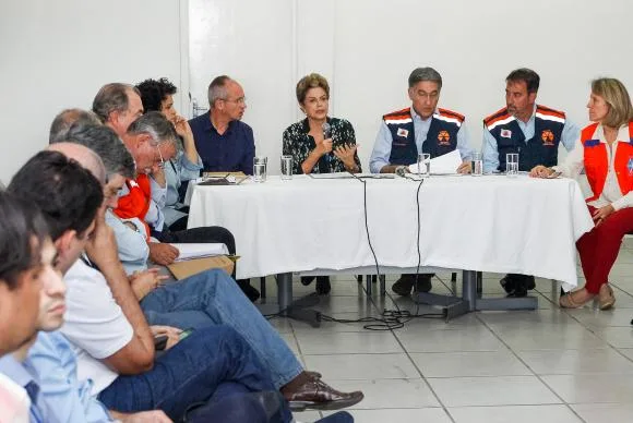 Governo Federal vai multar Samarco em R$ 250 milhões por rompimento de barragens, diz Dilma