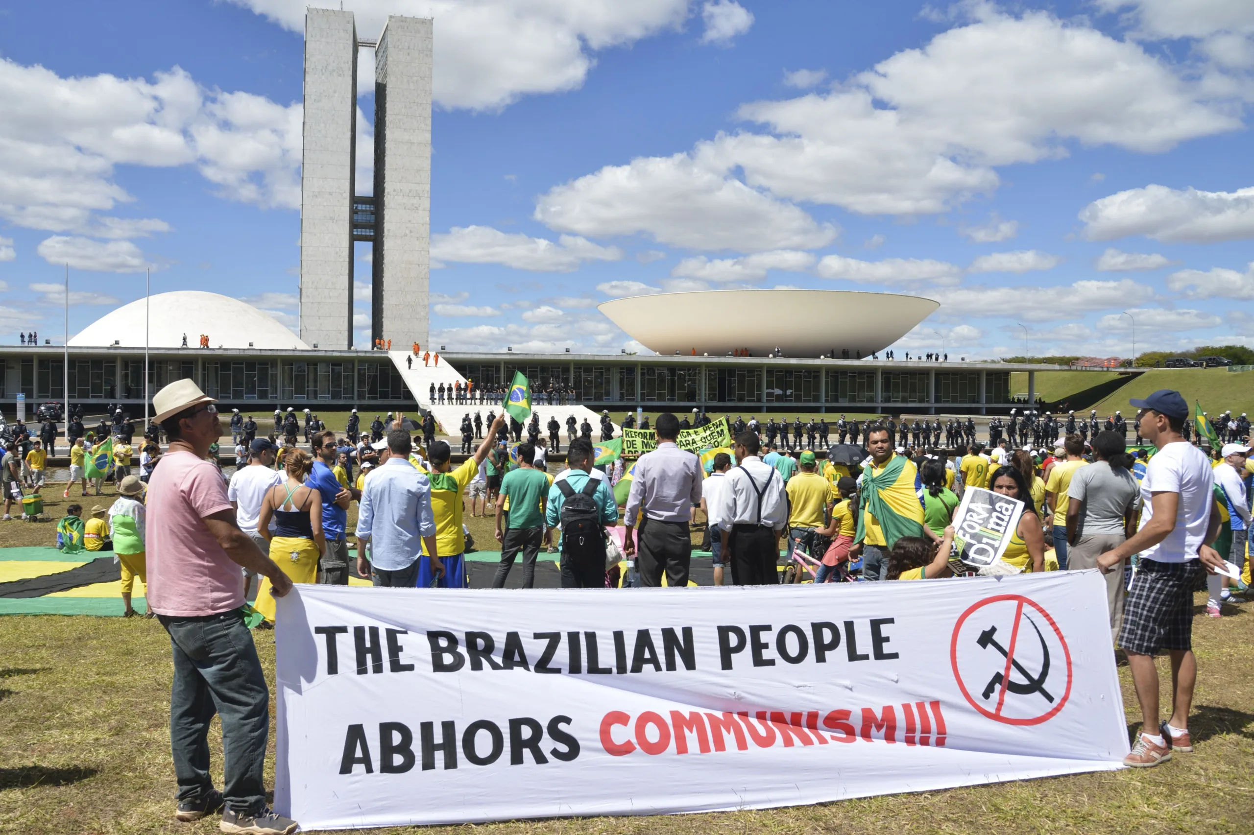 Manifestações convocadas por organizações contrárias ao governo ocorrem com tranquilidade na Esplanada dos Ministérios (Antonio Cruz/Agência Brasil)