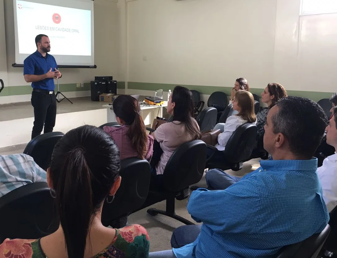 Diagnóstico de câncer bucal é tema de curso para dentistas da prefeitura