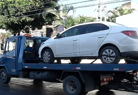 Adolescentes com carro roubado são perseguidos em Cariacica