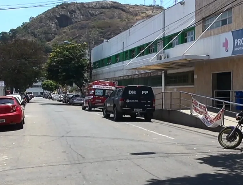 Jovem é baleado em tiroteio e socorrido pelo pai em Cariacica