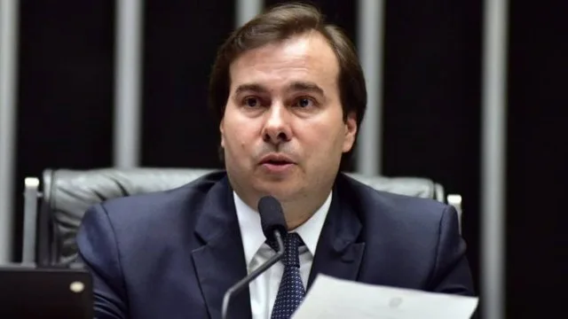 DEM de Rodrigo Maia tem 72% da bancada 'no muro'