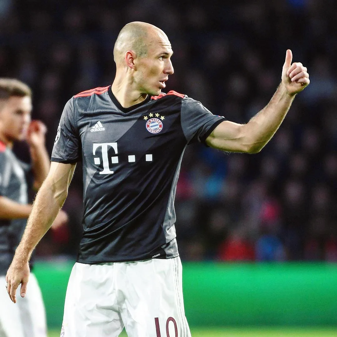 Robben vira desfalque e Bayern coleciona problemas para pegar o Borussia