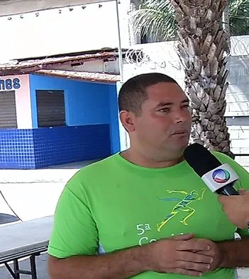 Equipe da TV Vitória conversa com homem que salvou a vida de mulher na Terceira Ponte