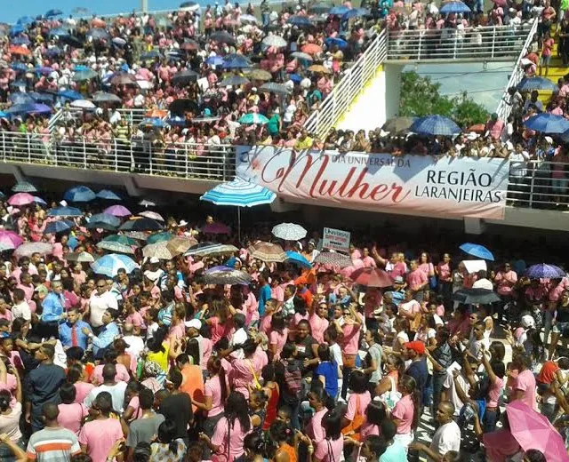 Dia Universal da Mulher reúne milhares de fieis no Sambão do Povo