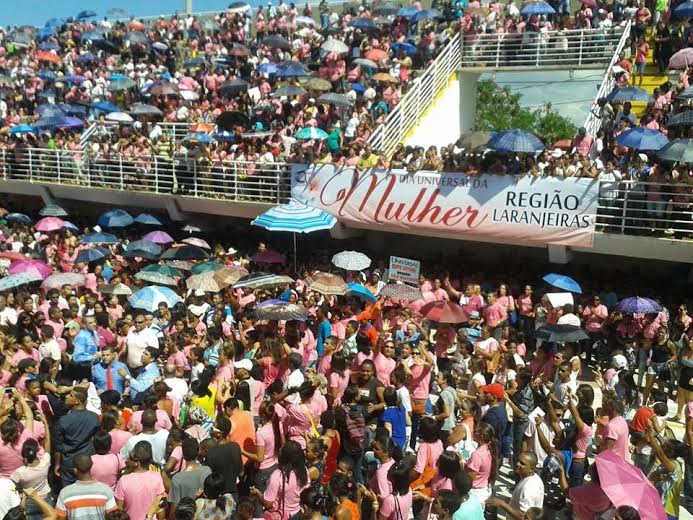 Dia Universal da Mulher reúne milhares de fieis no Sambão do Povo