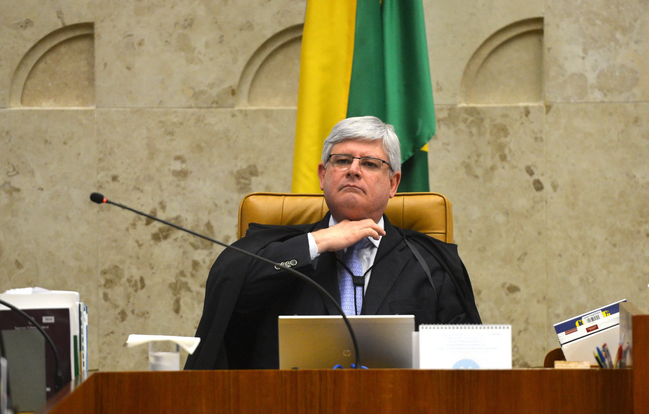 Brasília – Procurador-geral da República, Rodrigo Janot durante sessão do STF para julgar como deve ser o rito de tramitação do processo de impeachment da presidente Dilma Rousseff no Congresso (José Cruz/Agência Brasil)