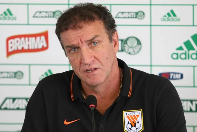 Os treinadores Oswaldo de Oliveira, da SE Palmeiras, e Cuca, do Shandong Luneng Taishan, da China, concedem entrevista coletiva após treinamento do Palmeiras na Academia de Futebol, no bairro da Barra Funda. As equipes farão amistoso no Allianz Parque, sábado 17, às 17h. São Paulo/SP, Brasil – 16/01/2015. Foto: Cesar Greco / Fotoarena