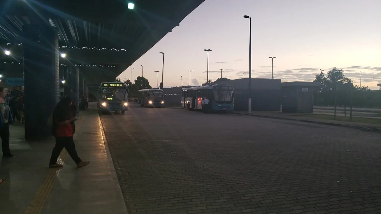 VÍDEO | Irmãos gêmeos denunciam que foram espancados em terminal na Serra