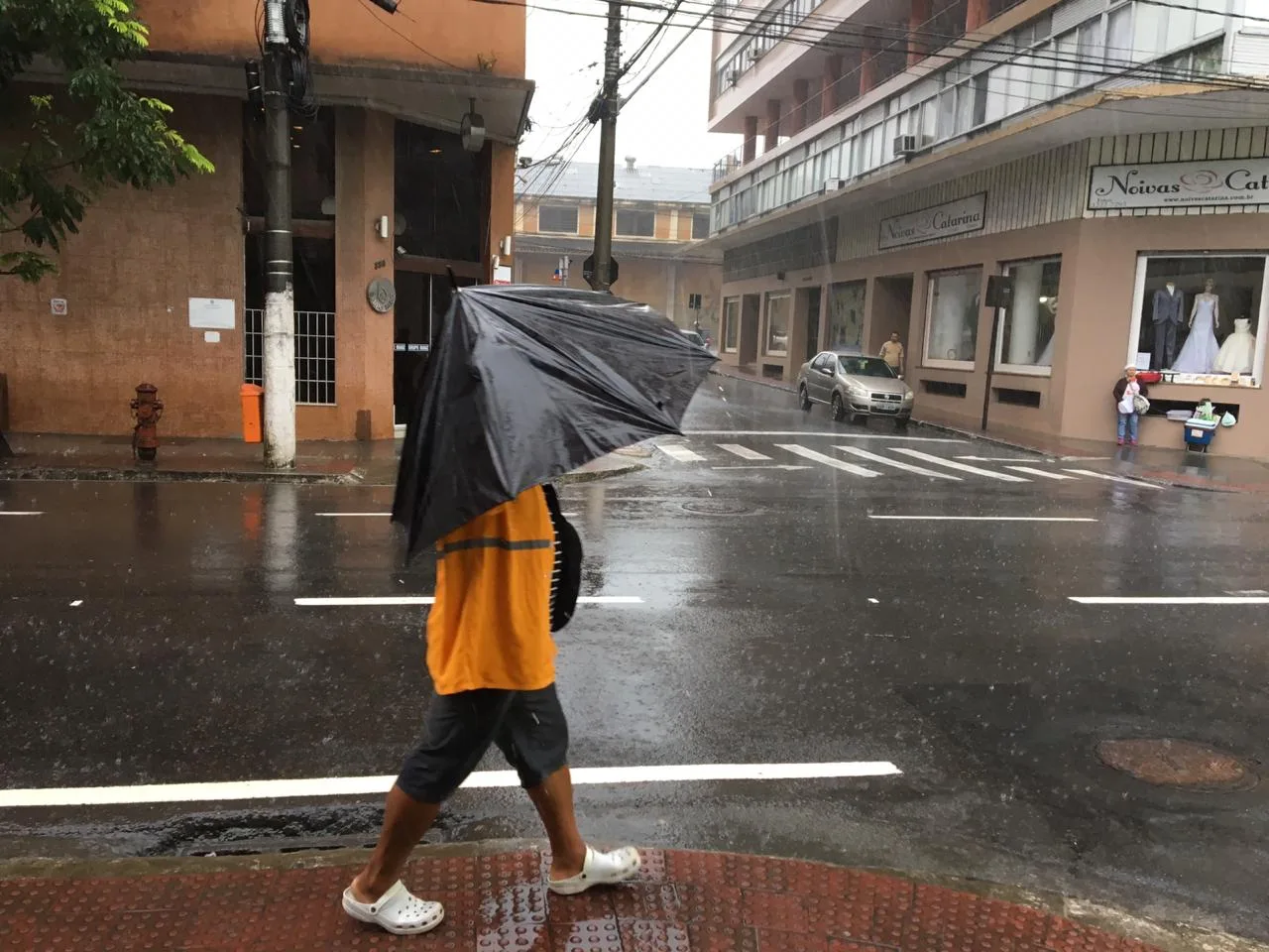 Inpe emite alerta de tempestade de raios e chuva de granizo para o ES