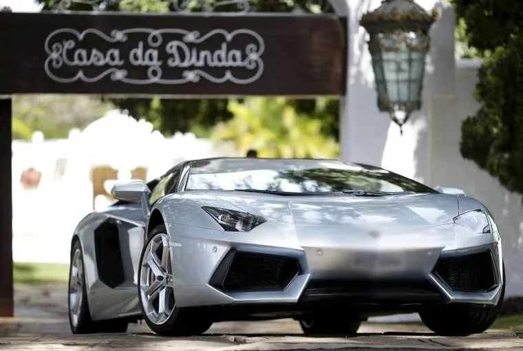 De carro popular à Lamborghini: trabalhador levaria 130 anos para adquirir carro de luxo