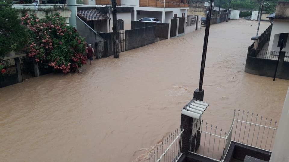 Chuva afeta 10 mil pessoas e deixa 600 desalojados em Rio Novo do Sul