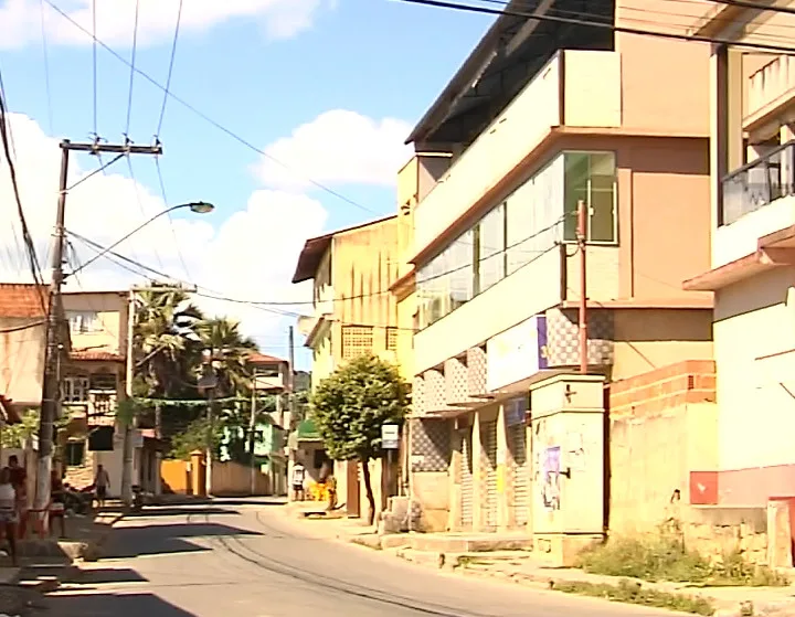 Jovem é baleado, agredido a pauladas e golpes de capacete em Cariacica