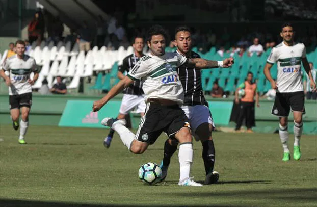 Após briga de torcida, Corinthians empata com Coritiba e pode perder liderança