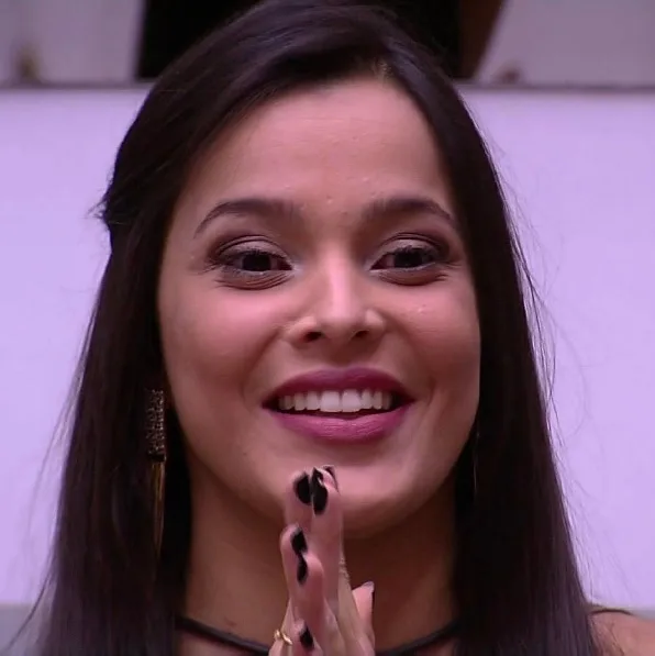 Aposentada que gastou R$ 1,4 mil em ligações para o 'BBB' encontra Emilly