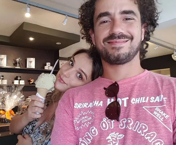 Felipe Andreoli e Rafa Brites vão a sorveteria onde se conheceram