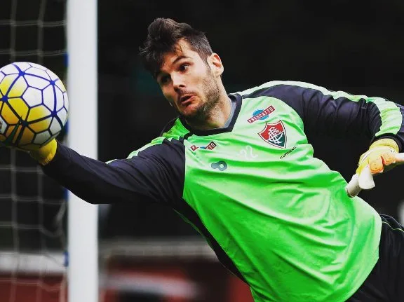 Julio Cesar vive ansiedade de primeiro Fla-Flu como goleiro tricolor