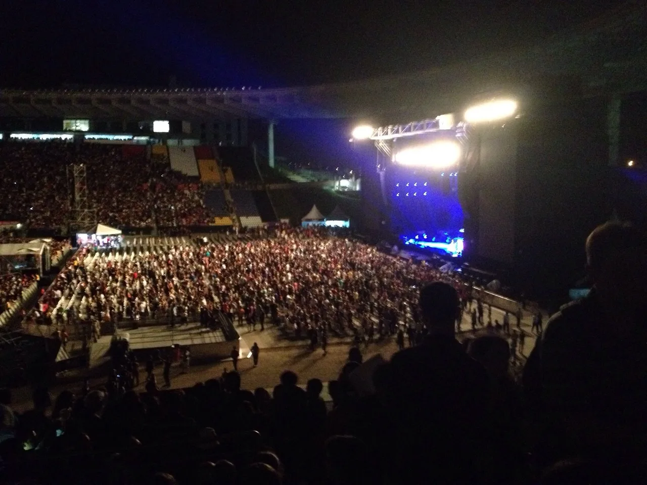 Paul McCartney dá "boa noite" aos capixabas e inicia show em Cariacica