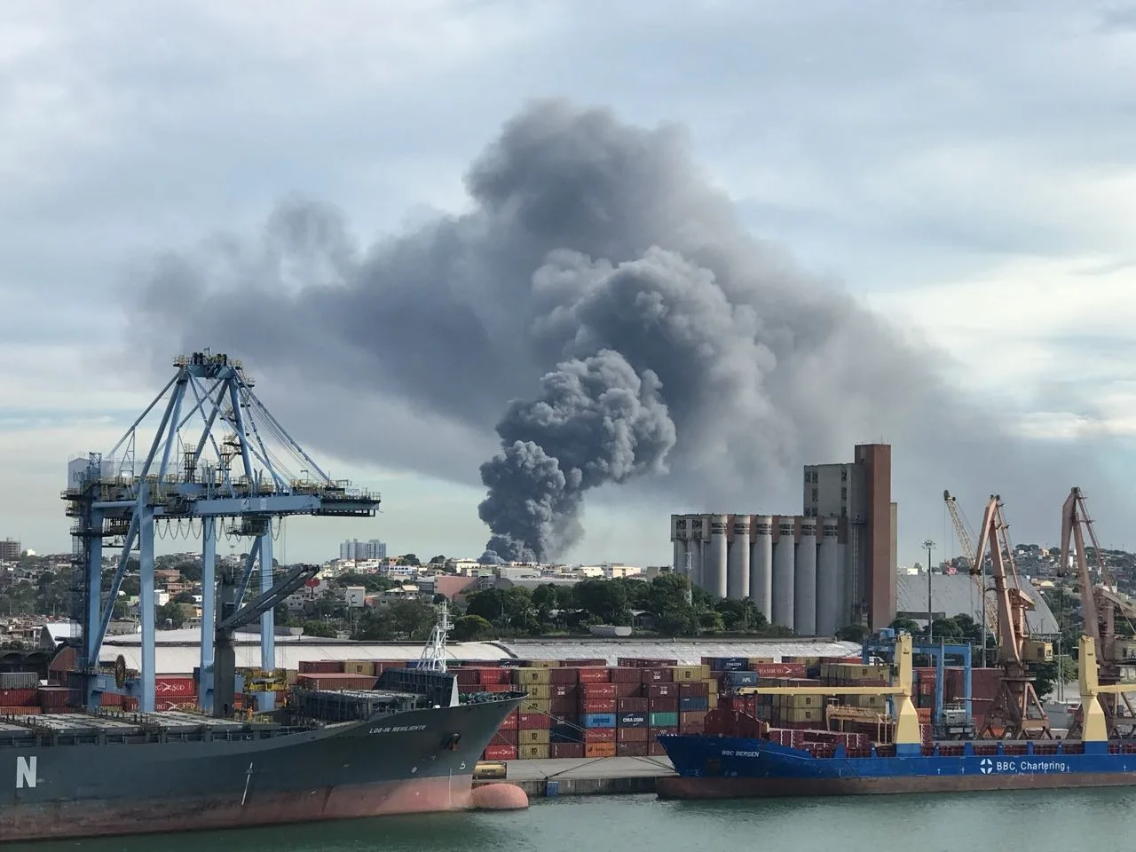 Confira a galeria de fotos do incêndio ocorrido em Vila Velha