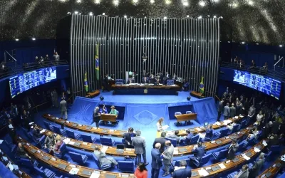 Cunha entrega processo de impeachment contra Dilma no Senado