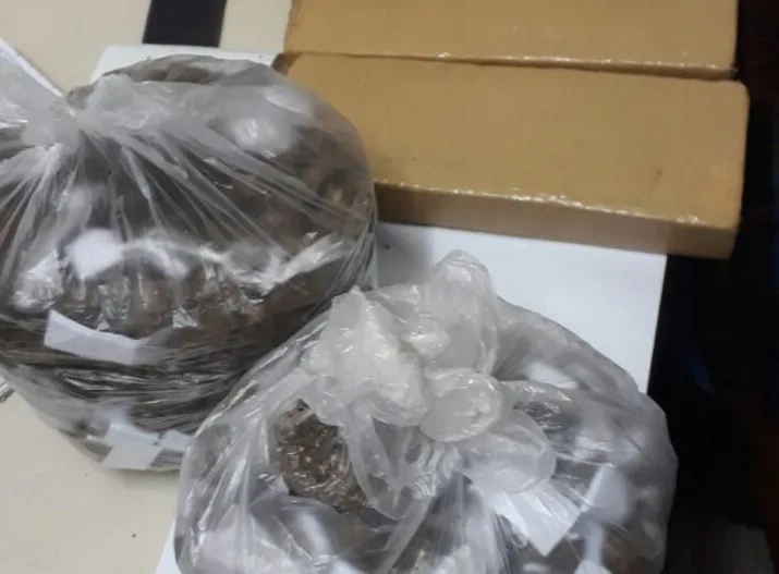 PM apreende indivíduos com mais de quatro quilos de maconha em Viana