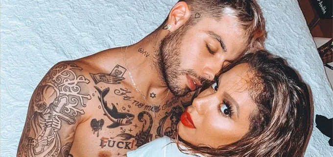 Anitta e Gui Araújo ironizam rumores de término, enquanto fãs apontam que o influenciador não está mais na casa da cantora