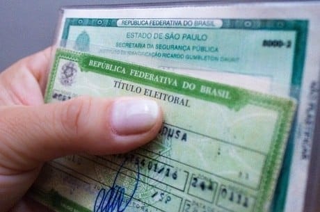 Domingo democrático e eleição plebiscitária