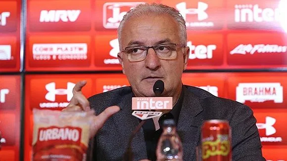 Dorival aprova ajuda de Muricy e diz ter tido receio antes de reunião com torcida