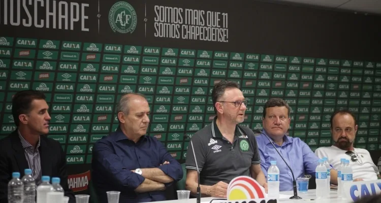 Com teto salarial de R$ 110 mil, Chapecoense quer montar elenco até o Natal