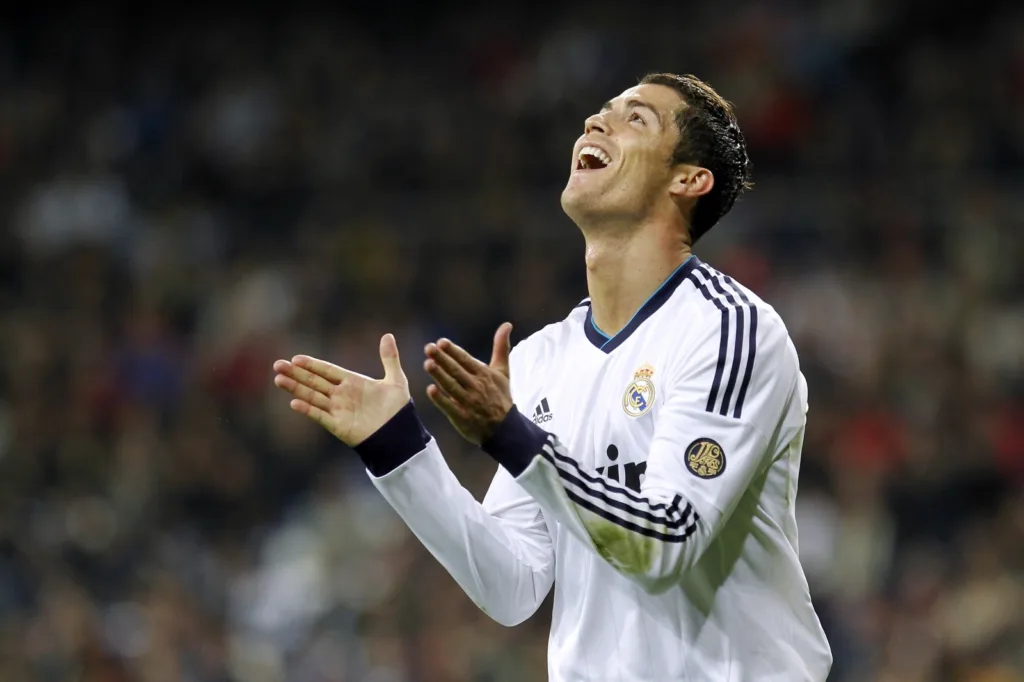 Agentes de Cristiano Ronaldo negam fraude e apresentam certificado do Fisco