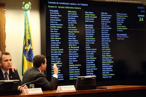 CCJ encerra debates sobre denúncia e aguarda análise do parecer de relator. Acompanhe!